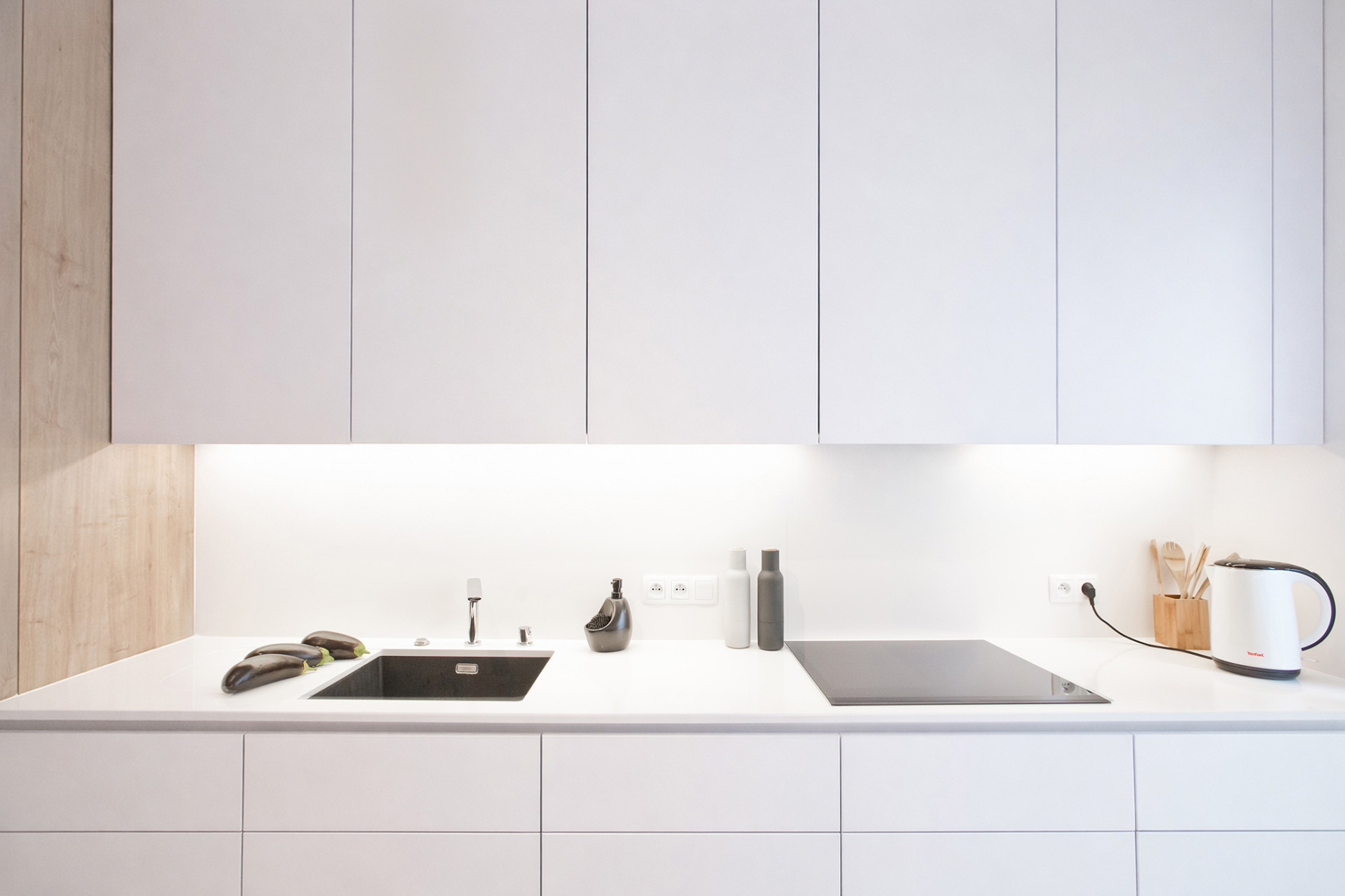 Minimalistyczny projekt wnętrza mieszkania 54 m² w Poznaniu